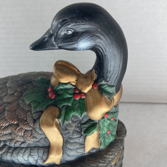 Canadian Goose Vintage Christmas Ceramic Candy Trinket Box 7.5 x 4 x 7 inches - Picture 10 of 15